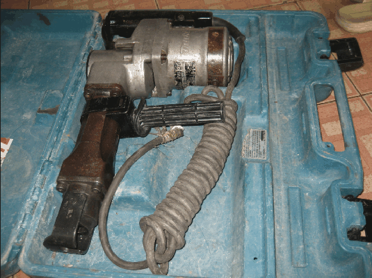 ขายด่วนตัวเจาะกระแทกปูน Makita HM-1201 Mad in japan.