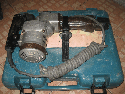 ขายด่วนตัวเจาะกระแทกปูน Makita HM-1201 Mad in japan.