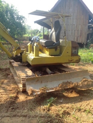 KOMATSU  PC   40 รุ่น 5 เครื่อง   KOMATSU  3 สูบพร้อมใบดัน