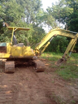 KOMATSU  PC   40 รุ่น 5 เครื่อง   KOMATSU  3 สูบพร้อมใบดัน