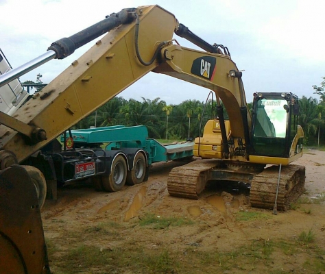 ขายรถแบ็คโฮ CAT 320 D  ทะเบียนพร้อม  7 พันกว่าชั่วโมง
