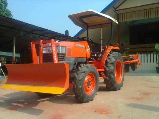 ขายรถไถคูโบต้า L3408 พร้อมอูปกรณ์ต่อพ่วง 2 ชิ้น เอกสารพร้อมโอน