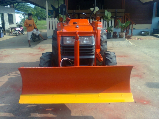 ขายรถไถคูโบต้า L3408 พร้อมอูปกรณ์ต่อพ่วง 2 ชิ้น เอกสารพร้อมโอน