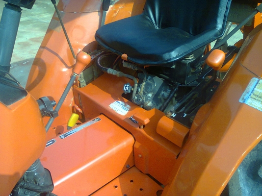 ขายรถไถคูโบต้า L3408 พร้อมอูปกรณ์ต่อพ่วง 2 ชิ้น เอกสารพร้อมโอน