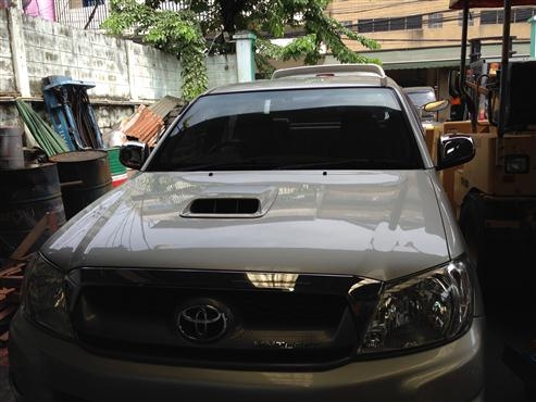 ขายรถกระบะ 4 ประตู TOYOTA HILUX VIGO ปี 10  เครื่องยนต์ 3.0 ซีซี เกียร์อัตโนมัติ สีบรอนซ์เงิน สภาพดีจริง ๆ เข้าศูนย์ตลอด