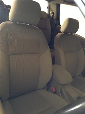 ขายรถกระบะ 4 ประตู TOYOTA HILUX VIGO ปี 11  เครื่องยนต์ 3.0 ซีซี เกียร์อัตโนมัติ สีบรอนซ์ทองสภาพดีจริง ๆ เข้าศูนย์ตลอด รถบ้านแท้ๆ  ไม่เคยชน