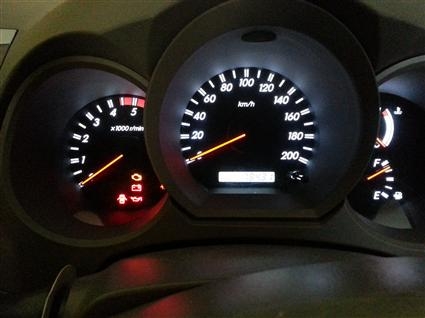 ขายรถกระบะ 4 ประตู TOYOTA HILUX VIGO ปี 11  เครื่องยนต์ 3.0 ซีซี เกียร์อัตโนมัติ สีบรอนซ์ทองสภาพดีจริง ๆ เข้าศูนย์ตลอด รถบ้านแท้ๆ  ไม่เคยชน