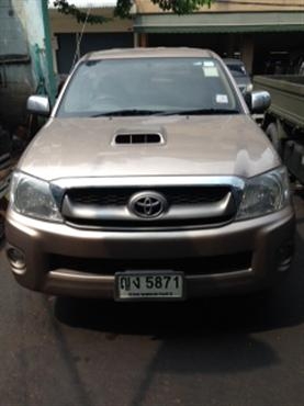 ขายรถกระบะ 4 ประตู TOYOTA HILUX VIGO ปี 11  เครื่องยนต์ 3.0 ซีซี เกียร์อัตโนมัติ สีบรอนซ์ทองสภาพดีจริง ๆ เข้าศูนย์ตลอด รถบ้านแท้ๆ  ไม่เคยชน
