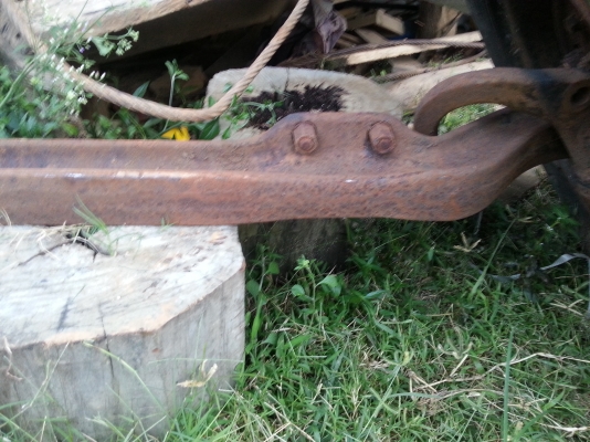 ขาย คานหน้า สิบล้อ   ดุม น๊อต 8 รู ของผมเอง