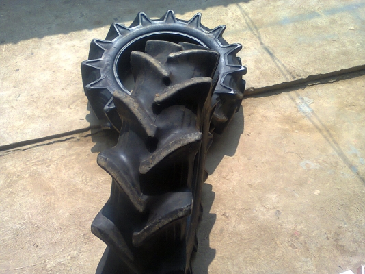 ขายยางปริดจสโตน 11.2-24 ใช้กับยางหน้าฟอร์ดและยางหลังยันมาร์ยางหลังคูโบต้า