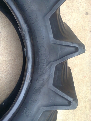 ขายยางปริดจสโตน 11.2-24 ใช้กับยางหน้าฟอร์ดและยางหลังยันมาร์ยางหลังคูโบต้า