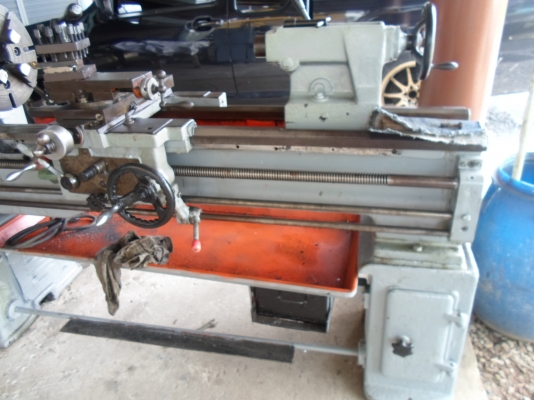 เครื่องกลึง 6 ฟุต 3 เพลา เกียร์บล็อก กลึงเกลียวได้ 80,000  ด่วน  !!!!!!!!