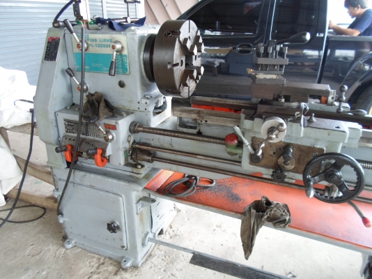 เครื่องกลึง 6 ฟุต 3 เพลา เกียร์บล็อก กลึงเกลียวได้ 80,000  ด่วน  !!!!!!!!