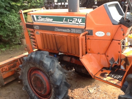 คูโบต้า L1-24 4 WD 2 เพลา ใบมีด ผาน 5 พวงมาลัยเพาเวอร์ เดิมๆใช้งานได้เลย
