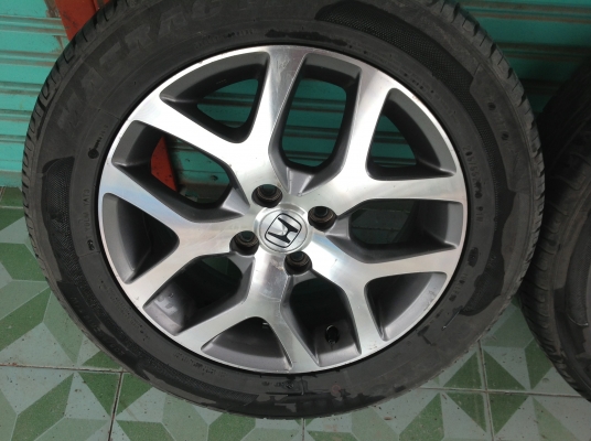 ขายยางพร้อมแม็ก  ขอบ 16 ลายกวาง ราคา5000 บาท โทร 0819850383