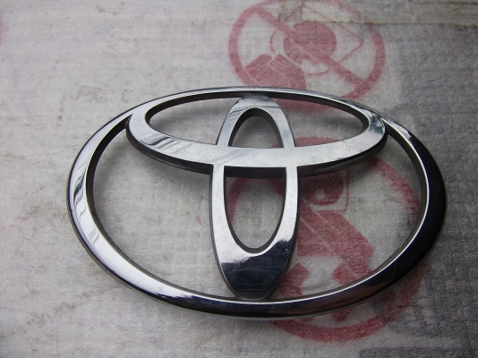 เพลทโลโก้ TOYOTA แท้ๆ สภาพสวยๆ ขนาดยาว 11ซม.