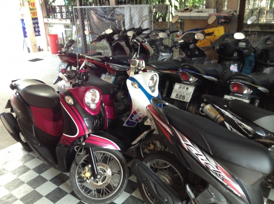 จำหน่ายมอไซด์มือ2 มีหลายคันหลายรุ่น อยู่ใกล้มอบูรพา หนองมน-บางแสน ต.แสนสุข 088-2197709