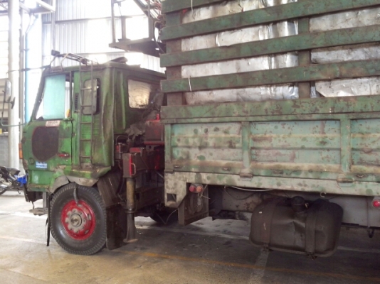 รถบรรทุก Nissan 10 ล้อ 275 แรง รถบรรทุก Nissan 10 ล้อ 275 แรง