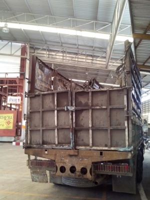 รถบรรทุก Nissan 10 ล้อ 275 แรง รถบรรทุก Nissan 10 ล้อ 275 แรง