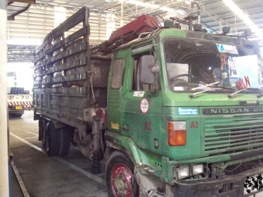 รถบรรทุก Nissan 10 ล้อ 275 แรง รถบรรทุก Nissan 10 ล้อ 275 แรง