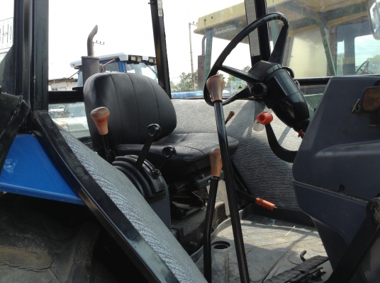 ขายรถไถFORD4630/3 สูบ2 เพลา65แรงนำเข้าจากอังกฤษสภาพพร้อมใช้