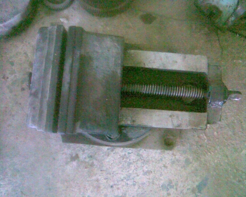 ปากกามิลลิง 9.5 นิ้วงานนอกสภาพสวยครับปากสวยๆครับไม่มีบิ่นครับ สามารถปรับองศาได้ครับ หนักครับตัวนี้ ประมาณ 40-50 โลไดครับ ปากขนาด 9.5 นิ้ง  งานเก่าครับตัวนี้ ราคานี้สุดคุ้มครับ