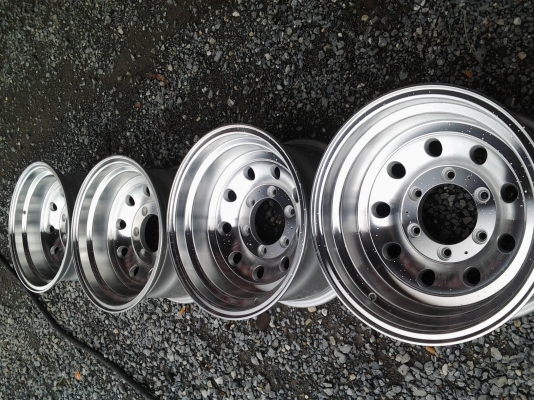 ล้อหยดน้ำ ขอบ15 8.5 นิ้ว 6รู ET25 ราคา12000 บาท