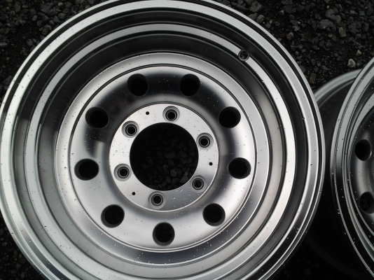 ล้อหยดน้ำ ขอบ15 8.5 นิ้ว 6รู ET25 ราคา12000 บาท ล้อหยดน้ำ ขอบ15 8.5 นิ้ว 6รู ET25 ราคา12000 บาท