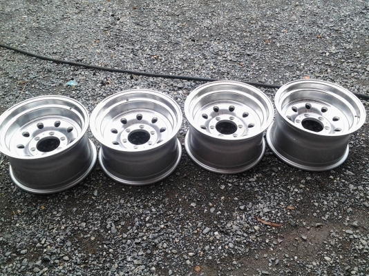 ล้อหยดน้ำ ขอบ15 8.5 นิ้ว 6รู ET25 ราคา12000 บาท ล้อหยดน้ำ ขอบ15 8.5 นิ้ว 6รู ET25 ราคา12000 บาท