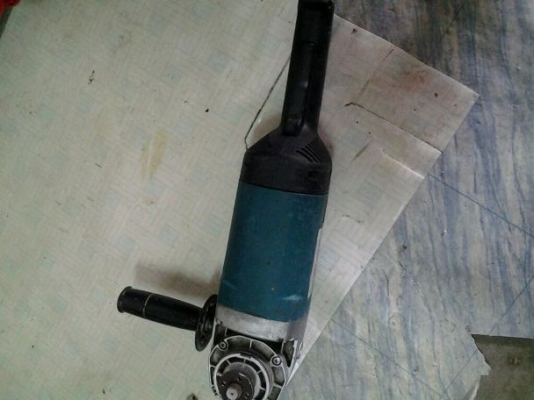 ....ขาย เครื่องขัด เครื่องเจียร 7 นิ้ว makita และ เจียร์มาเท้ก