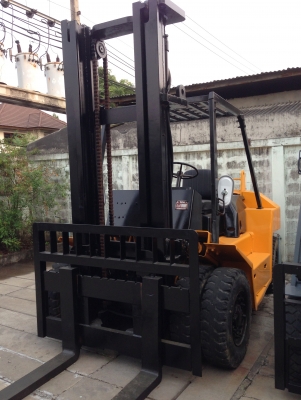 ขายรถโฟล์คลิฟท์ TCM 6 ตัน เสาสูง 4 เมตร เกียร์ออโต้ เครื่องดีเซล  ราคาตามสภาพ