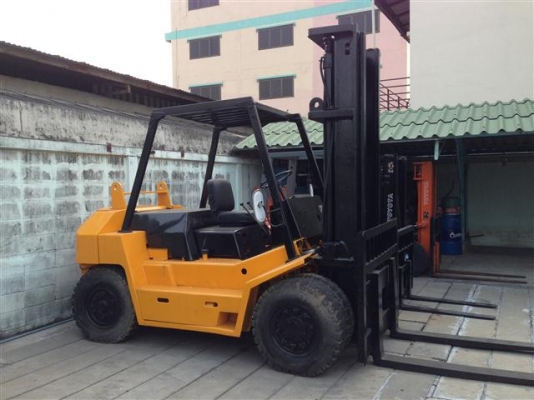 ขายรถโฟล์คลิฟท์ TCM 6 ตัน เสาสูง 4 เมตร เกียร์ออโต้ เครื่องดีเซล  ราคาตามสภาพ