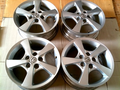 5,500- แม็กซ์ Mazda 3 ขนาด 16 สเปค 5-114.3 สภาพสวยทั้งชุดครับ