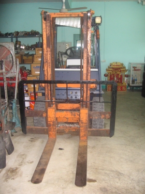 ขายรถโฟล์คลิฟท์ TOYOTA 2 ตัน รุ่น 5 เครื่องดีเซล เกียร์ธรรมดา (รถเก่านอก) สภาพดีมาก พร้อมใช้งาน