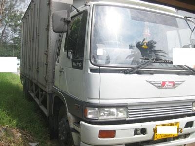 ขายหกล้อ FF3H 195 แรง ปี40 ตู้สิบบานยาว 7.2 m สวยพร้อมใช้ โทร 088-4501277