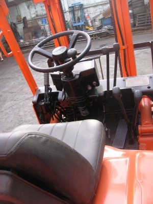 ขายรถโฟล์คลิฟท์ TOYOTA 1.5 ตัน รุ่น 5 เครื่องเบนซิน เกียร์ธรรมดา ราคาตามสภาพ