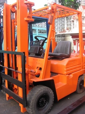 ขายรถโฟล์คลิฟท์ TOYOTA 1.5 ตัน รุ่น 5 เครื่องเบนซิน เกียร์ธรรมดา ราคาตามสภาพ