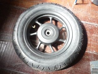 ขายล้อพร้อมแม๊ค ขอบ12หน้ากว้าง110 Honda Zoomer -X ( 1,500 บาท ติดต่อ 084-6778347)