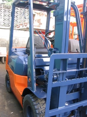 ขายรถโฟล์คลิฟท์ TOYOTA 1.5 ตัน รุ่น 7  เครื่องดีเซล เกียร์ธรรมดา ราคาตามสภาพ