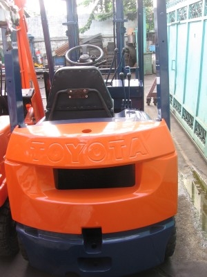 ขายรถโฟล์คลิฟท์ TOYOTA 1.5 ตัน รุ่น 7  เครื่องดีเซล เกียร์ธรรมดา ราคาตามสภาพ