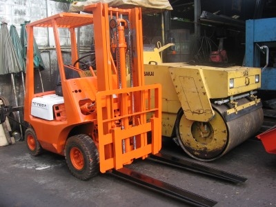 ขายรถโฟล์คลิฟท์ TOYOTA 1.5 ตัน รุ่น 3 เครื่องเบนซิน เกียร์ธรรมดา ราคาตามสภาพ