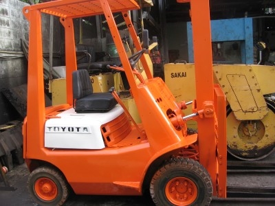 ขายรถโฟล์คลิฟท์ TOYOTA 1.5 ตัน รุ่น 3 เครื่องเบนซิน เกียร์ธรรมดา ราคาตามสภาพ