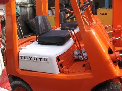 ขายรถโฟล์คลิฟท์ TOYOTA 1.5 ตัน รุ่น 3 เครื่องเบนซิน เกียร์ธรรมดา ราคาตามสภาพ