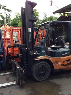 ขายรถโฟล์คลิฟท์ TOYOTA 7FD40  ขนาด 4 ตัน เครื่องดีเซล  เสาสูง 4 เมตร  มี(ฮิ้ง) งากระดกคู่  สภาพดีมาก-เก่านอก