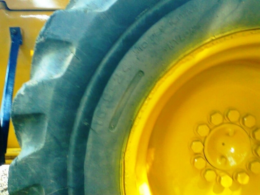 รถตัก KOMATSU WA100-1 S/N 10453 รถแรงดี พร้อมใช้งาน ราคาแสนถูก ยางคู่หน้าใหม่เอี่ยม.