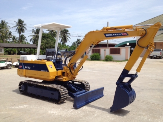 รถขุดแบคโฮล KOMATSU PC30-6 มือสองจากญี่ปุ่น นำเข้าเอง ทำสีใหม่