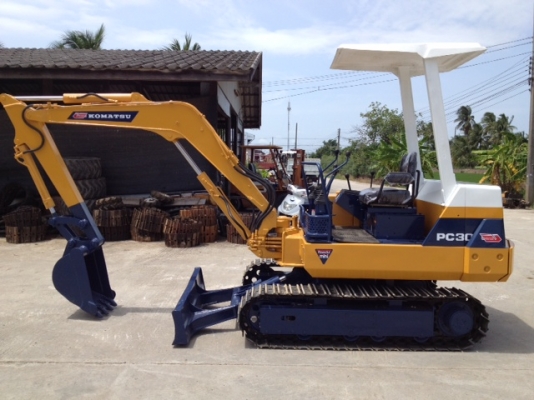รถขุดแบคโฮล KOMATSU PC30-6 มือสองจากญี่ปุ่น นำเข้าเอง ทำสีใหม่