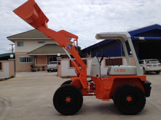รถตักล้อยาง เอวอ่อน HITACHI LX30-2 มือสองนำเข้าจากญี่ปุ่น