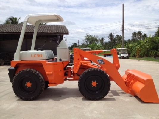 รถตักล้อยาง เอวอ่อน HITACHI LX30-2 มือสองนำเข้าจากญี่ปุ่น
