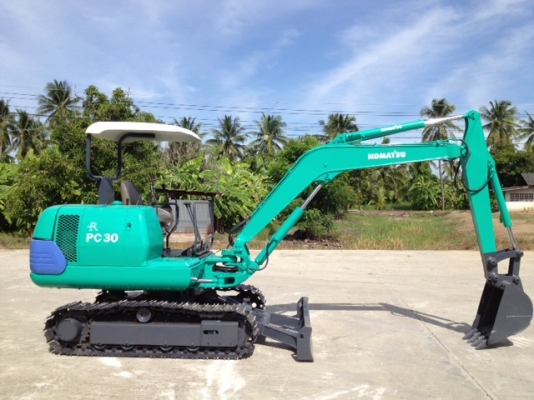รถขุด KOMATSU PC30-7 ทำสีใหม่ นำเข้า มือสองจากญี่ปุ่นแท้ๆ